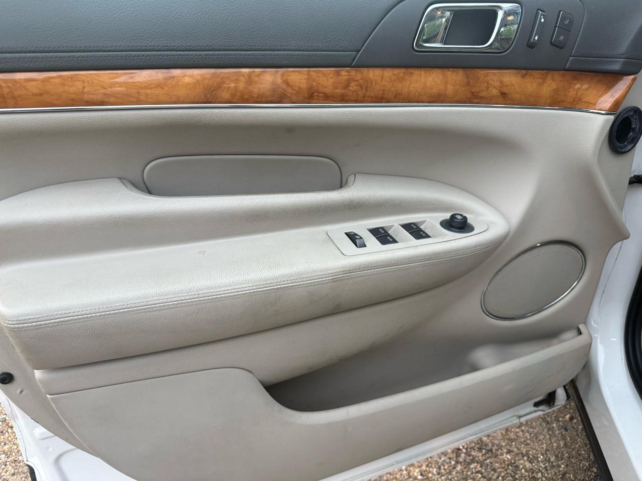 Lincoln MKT FWD 2010