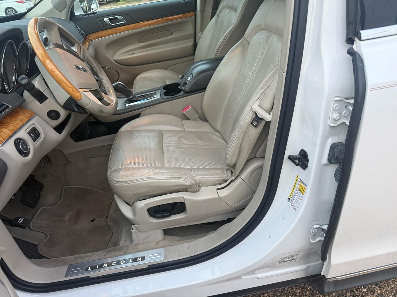 Lincoln MKT FWD 2010