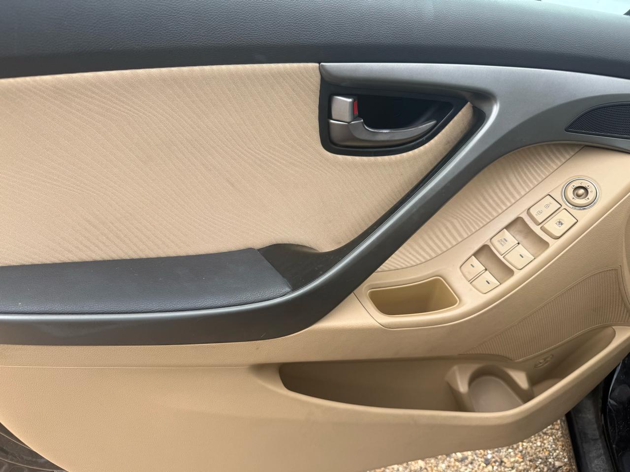 Hyundai Elantra Limited 2012