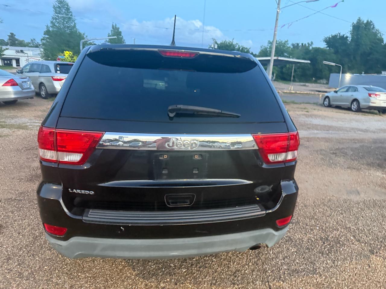 Jeep Grand Cherokee Laredo 2WD 2012