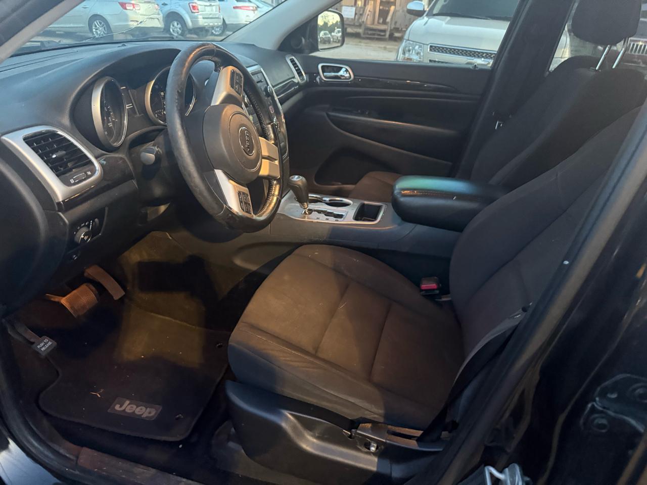 Jeep Grand Cherokee Laredo 2WD 2012