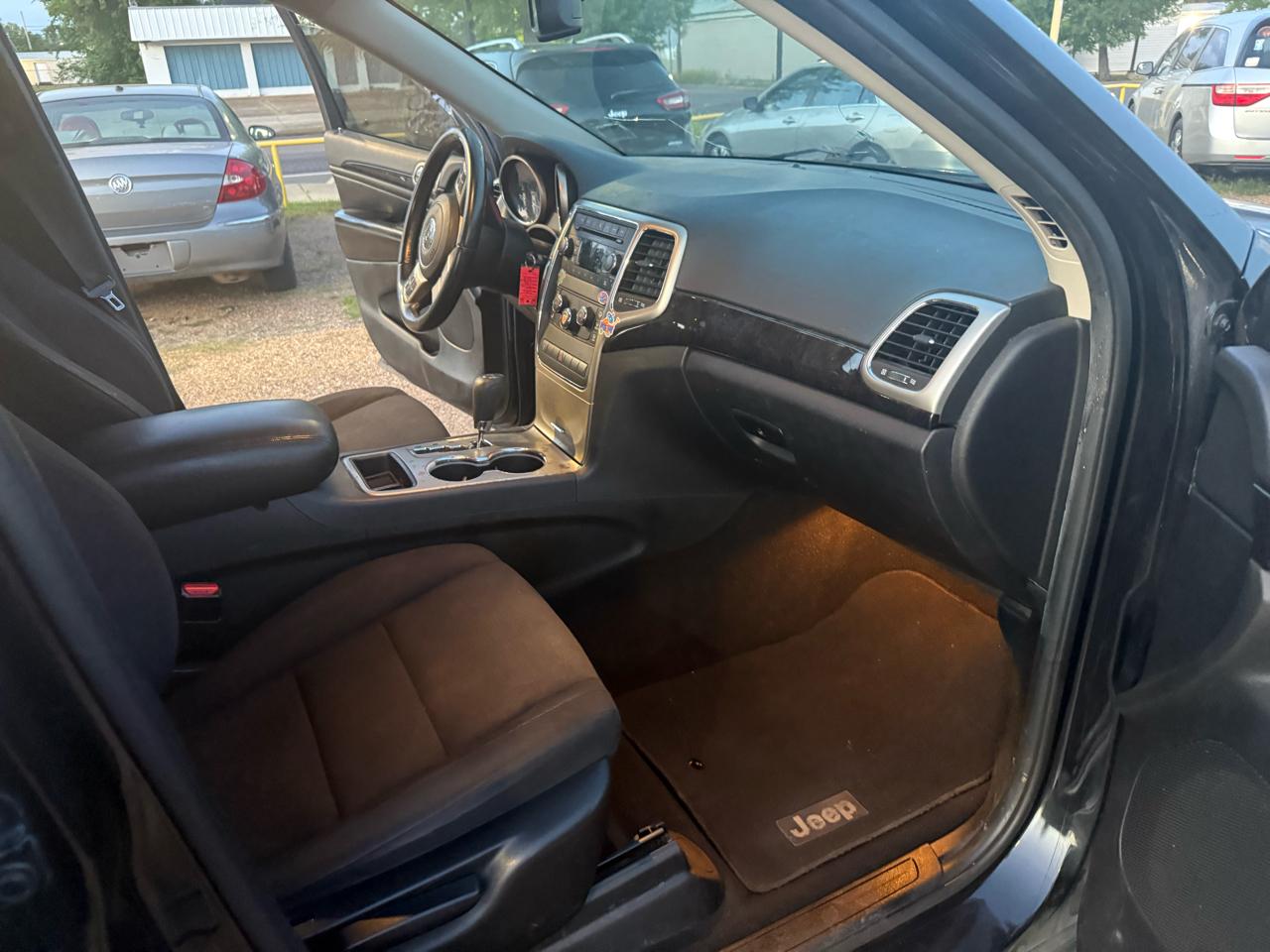 Jeep Grand Cherokee Laredo 2WD 2012