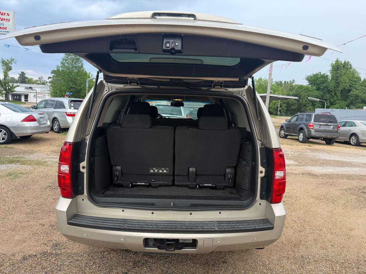 Chevrolet Tahoe LS 2WD 2011