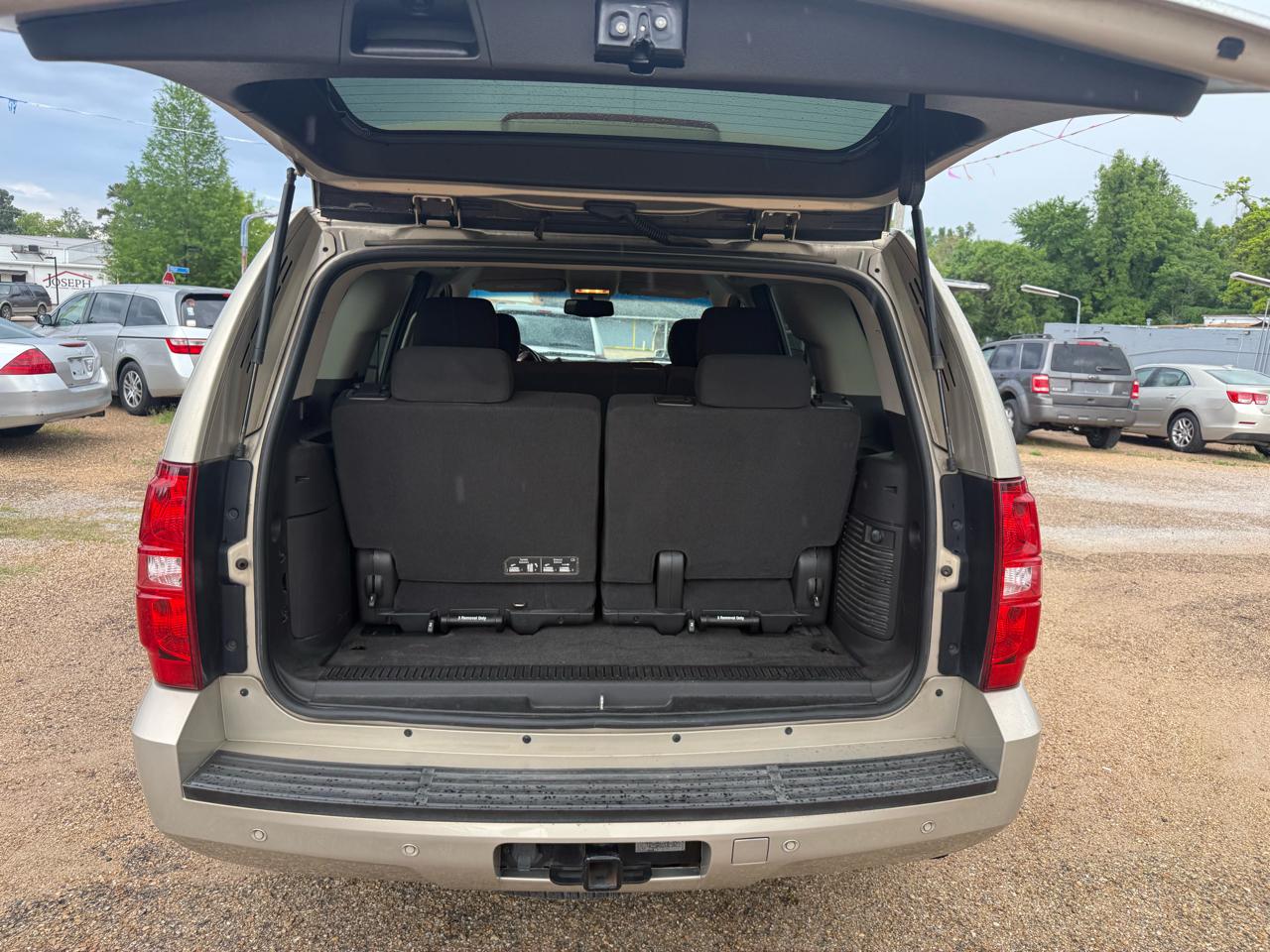 Chevrolet Tahoe LS 2WD 2011