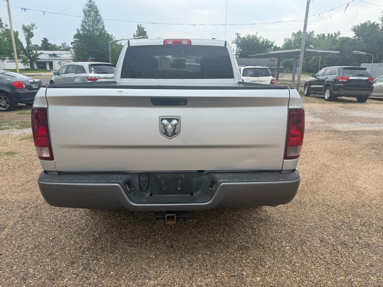 RAM 1500 2WD Crew Cab 140.5" SLT 2011