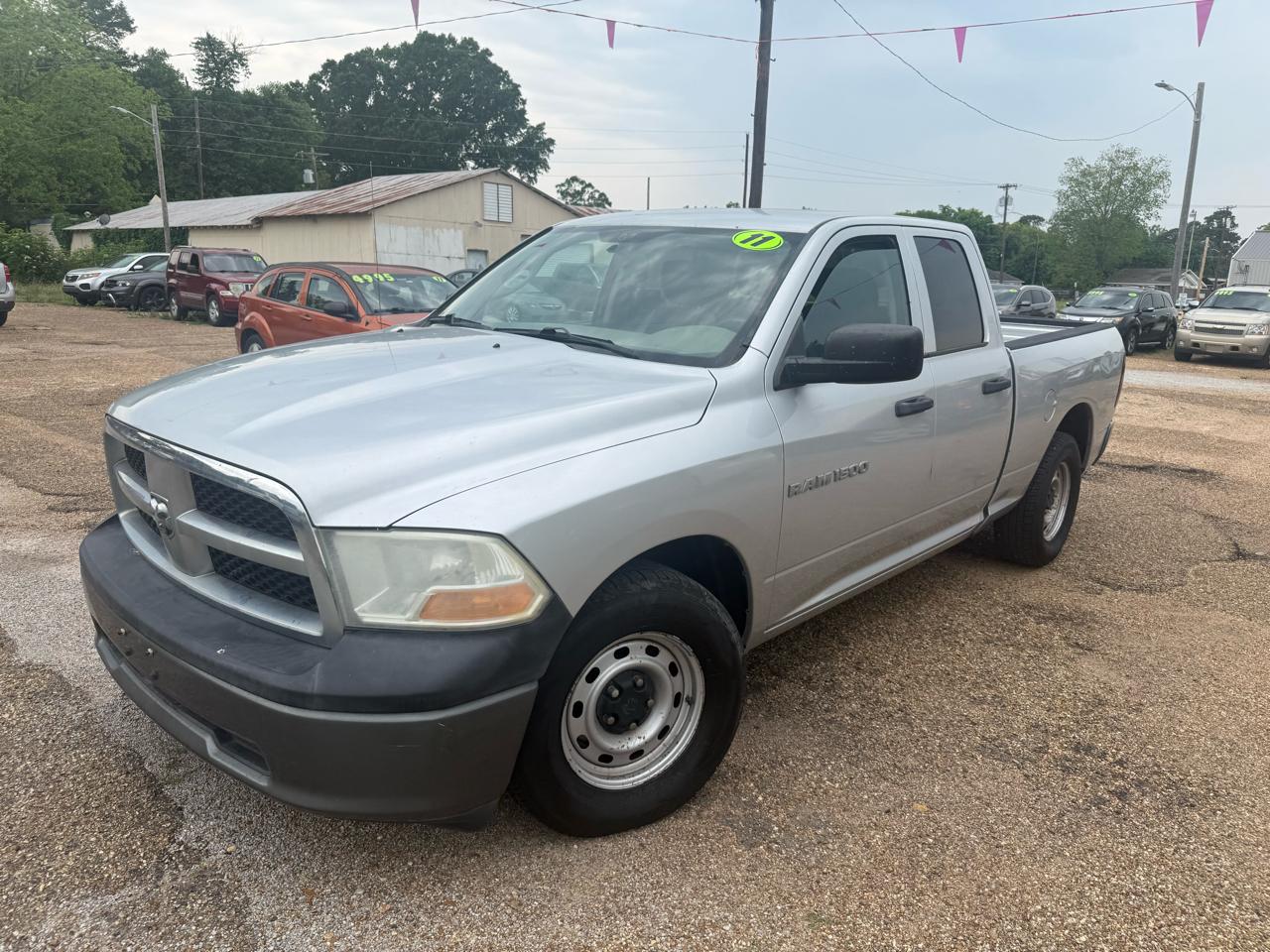RAM 1500 2WD Crew Cab 140.5" SLT 2011