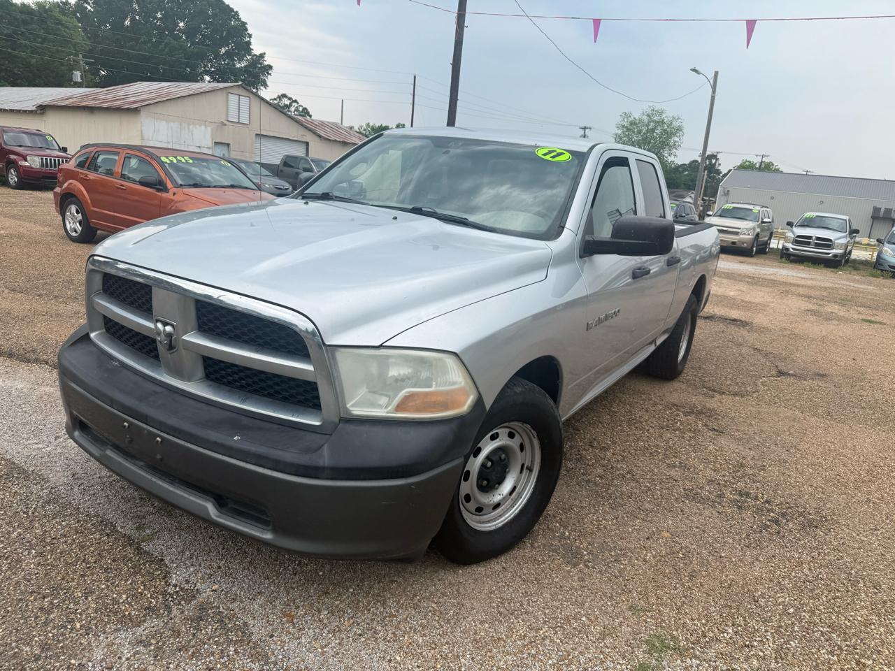 RAM 1500 2WD Crew Cab 140.5" SLT 2011