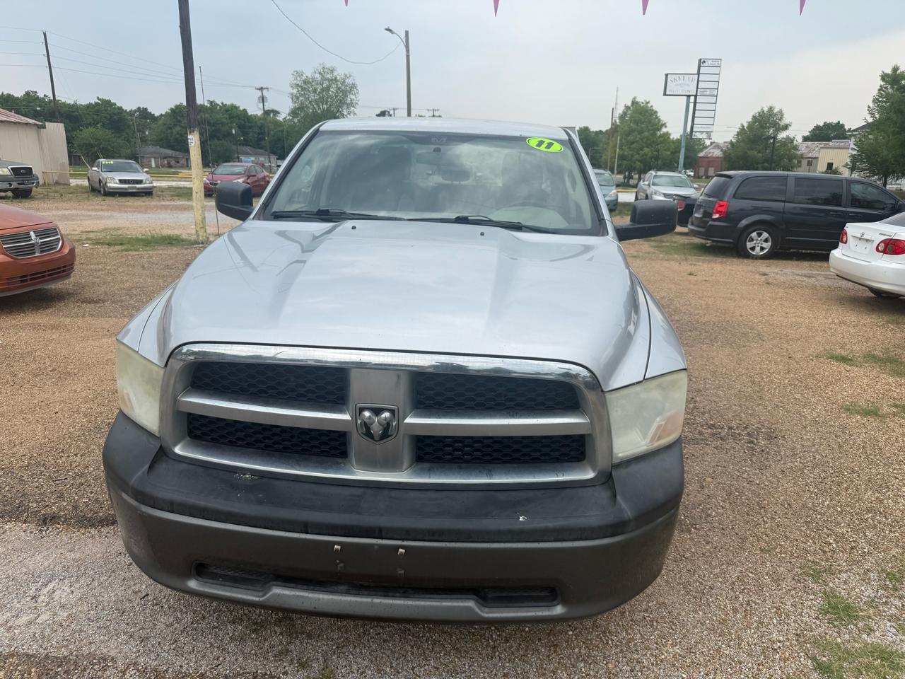 RAM 1500 2WD Crew Cab 140.5" SLT 2011