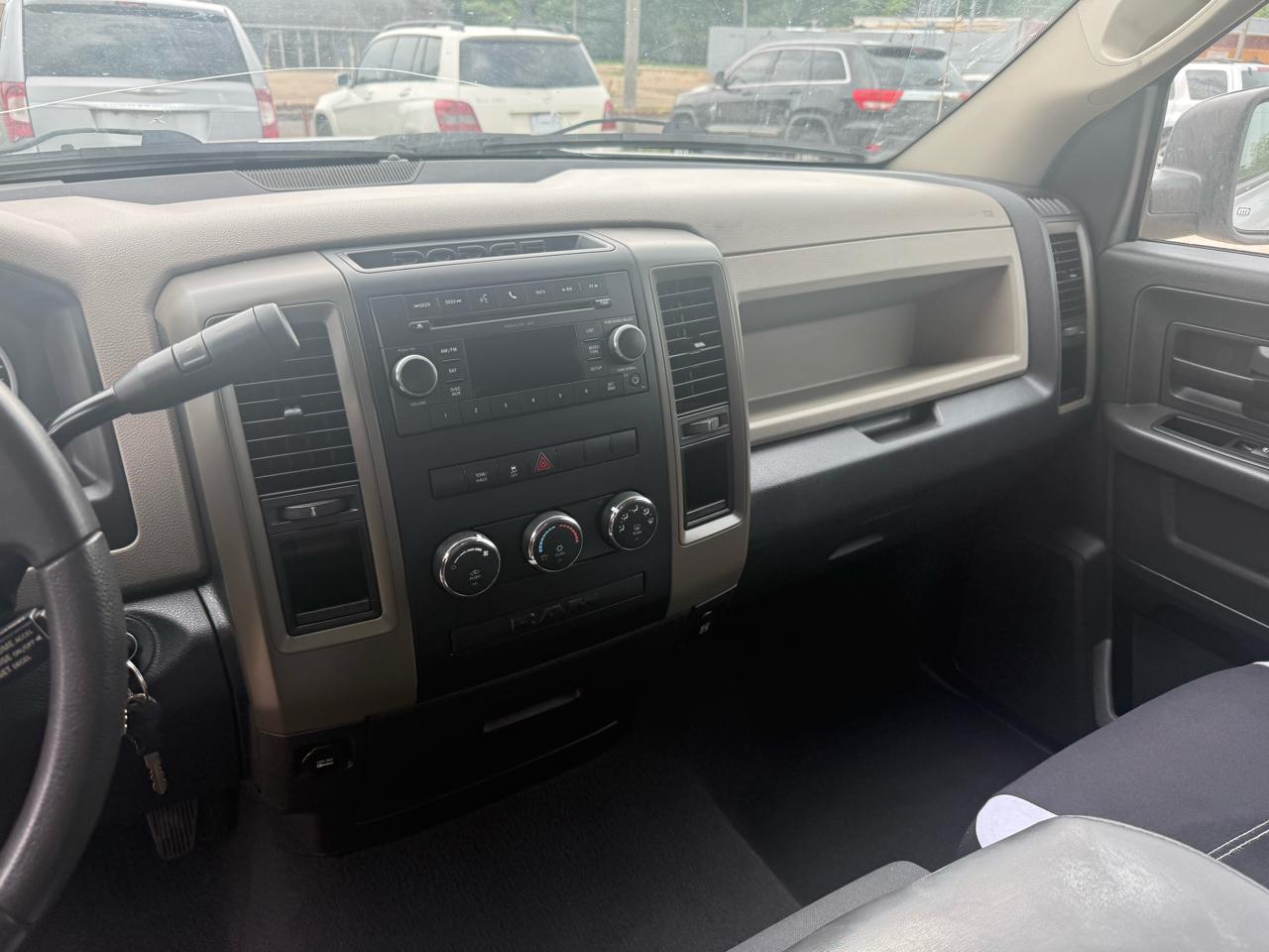 RAM 1500 2WD Crew Cab 140.5" SLT 2011