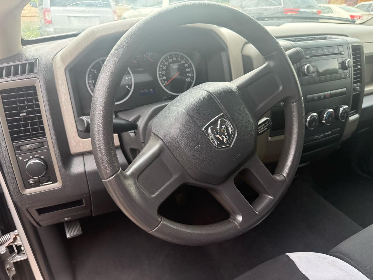 RAM 1500 2WD Crew Cab 140.5" SLT 2011