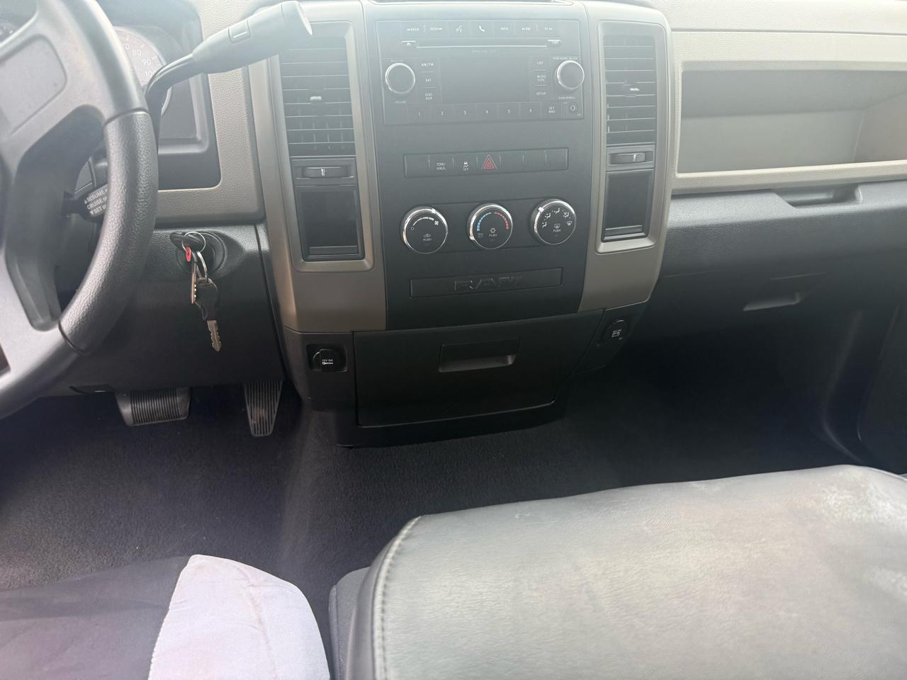 RAM 1500 2WD Crew Cab 140.5" SLT 2011