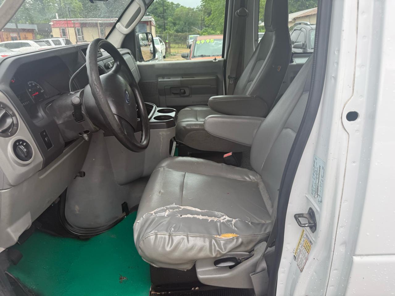 Ford Econoline E-250 Extended 2010
