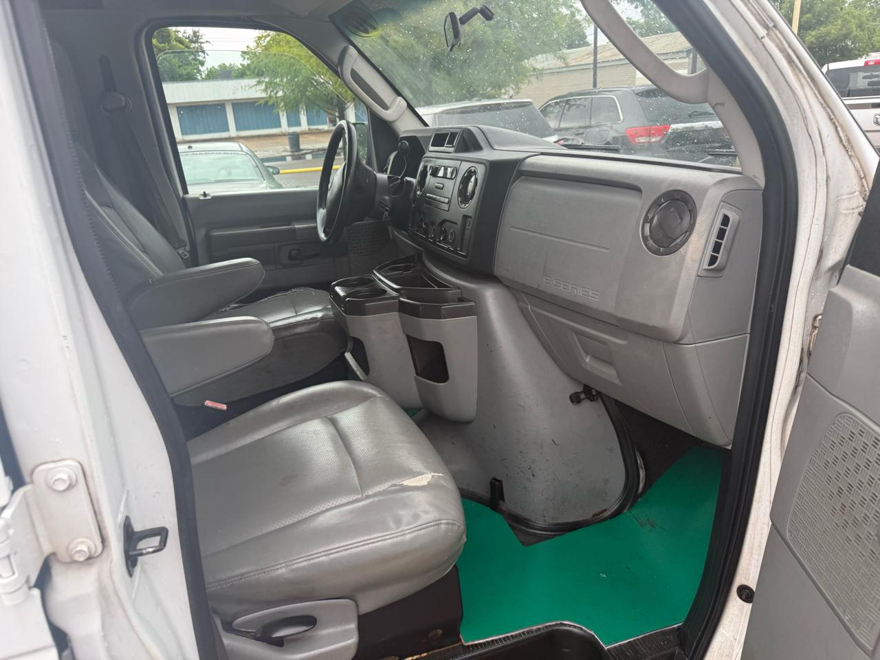 Ford Econoline E-250 Extended 2010