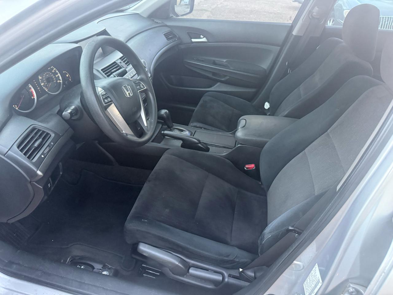 Honda Accord LX sedan AT 2010