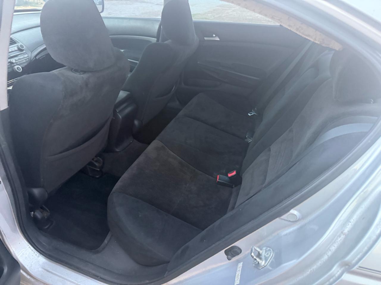 Honda Accord LX sedan AT 2010