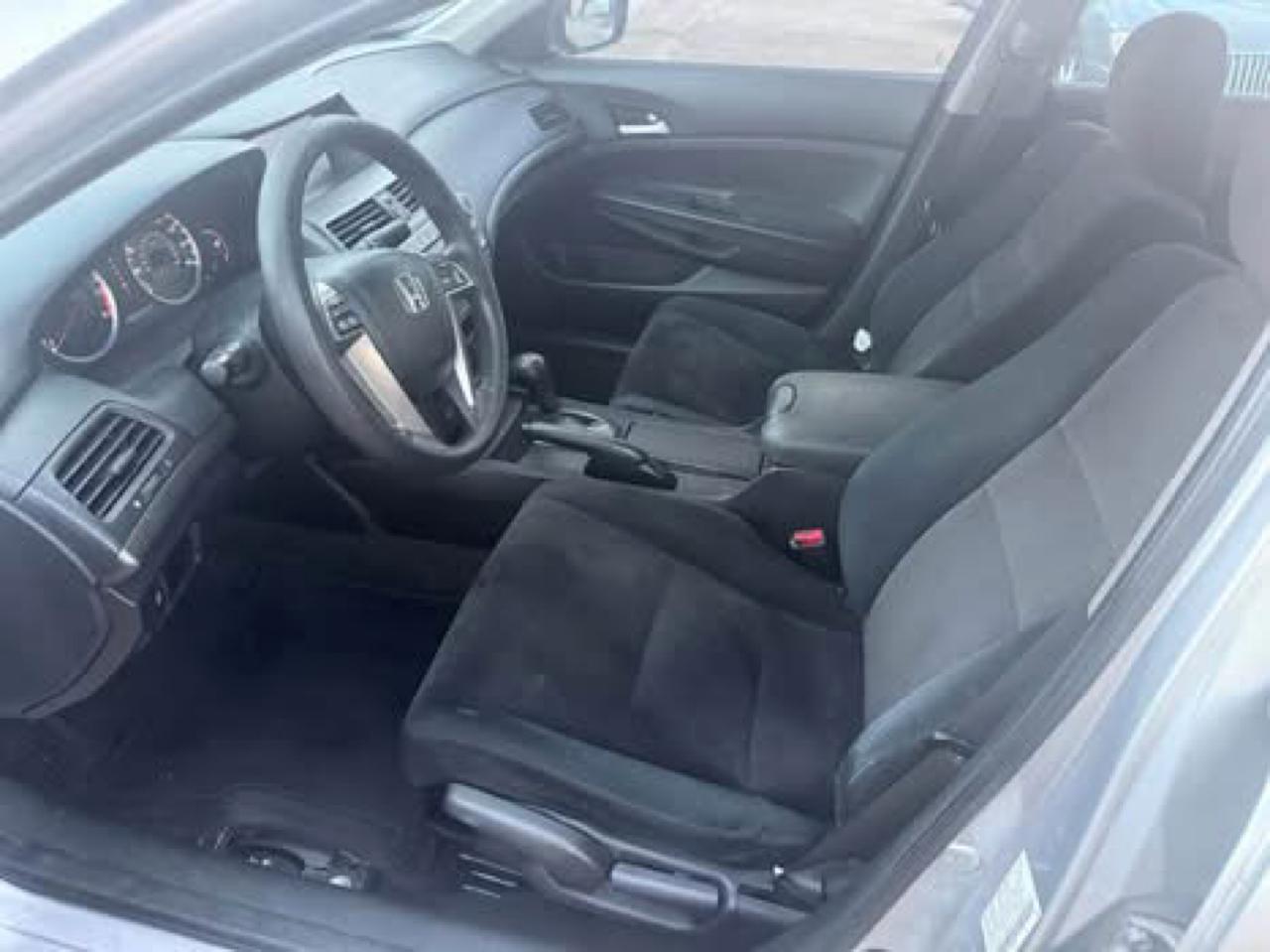 Honda Accord LX sedan AT 2010