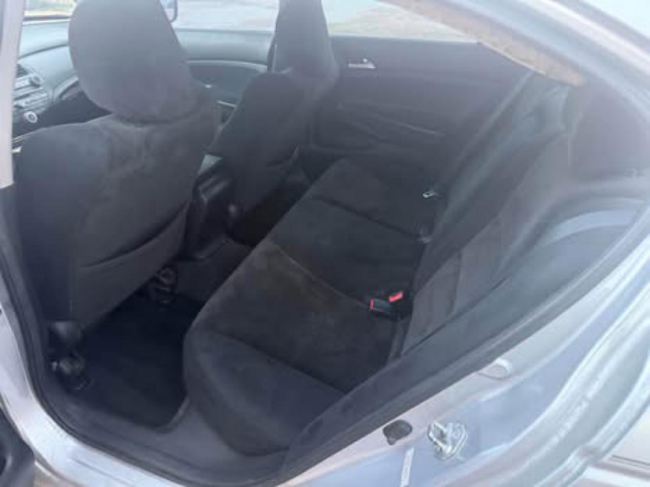 Honda Accord LX sedan AT 2010