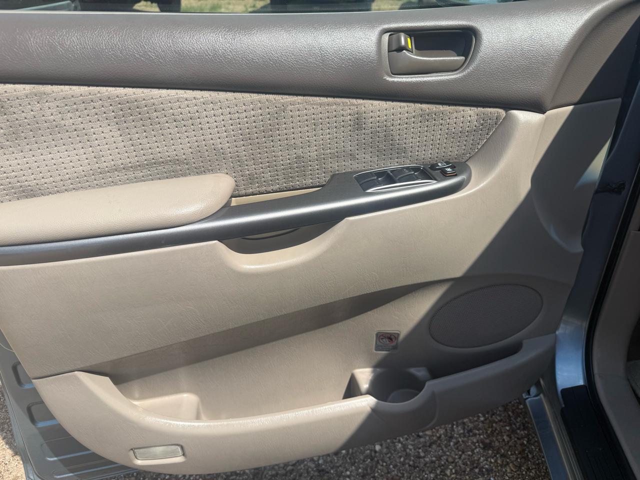 Toyota Sienna CE FWD 7-Passenger 2007