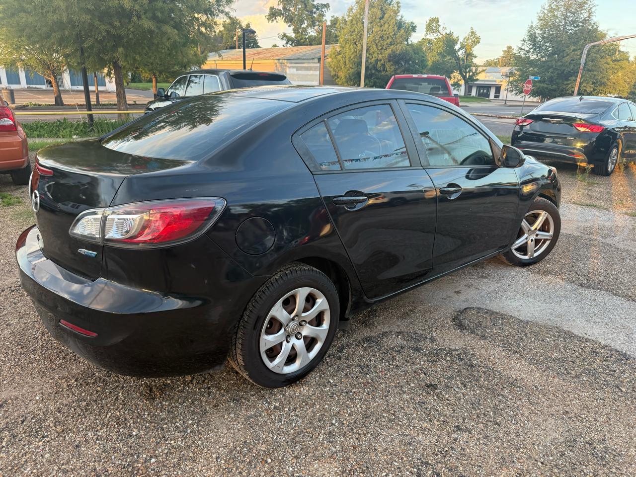 Mazda MAZDA3 i Sport 4-Door 2013