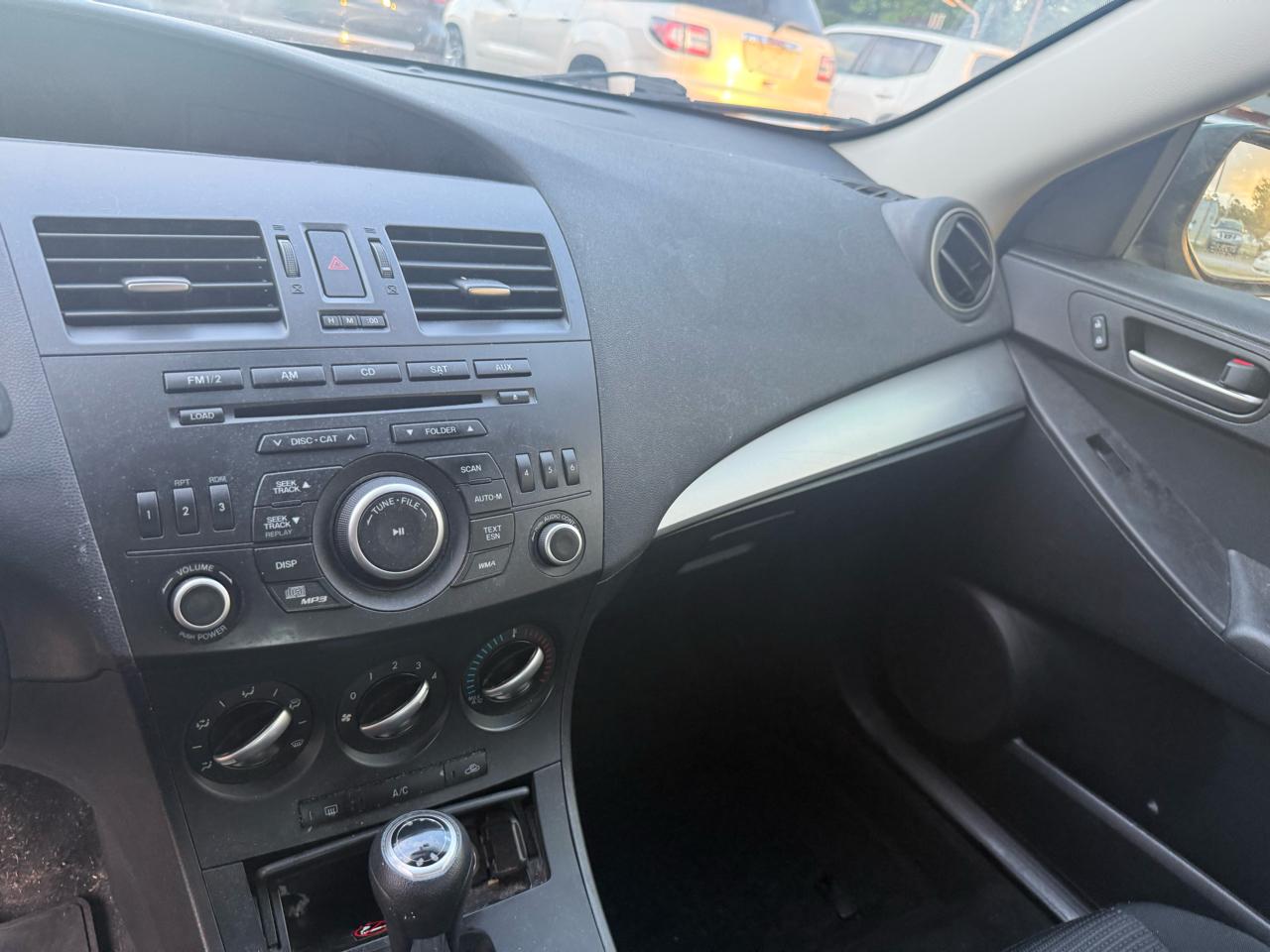 Mazda MAZDA3 i Sport 4-Door 2013