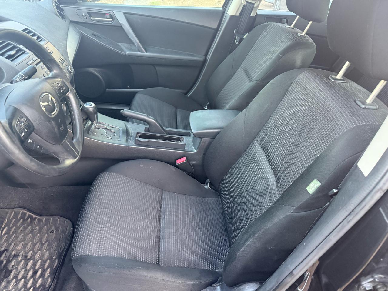 Mazda MAZDA3 i Sport 4-Door 2013