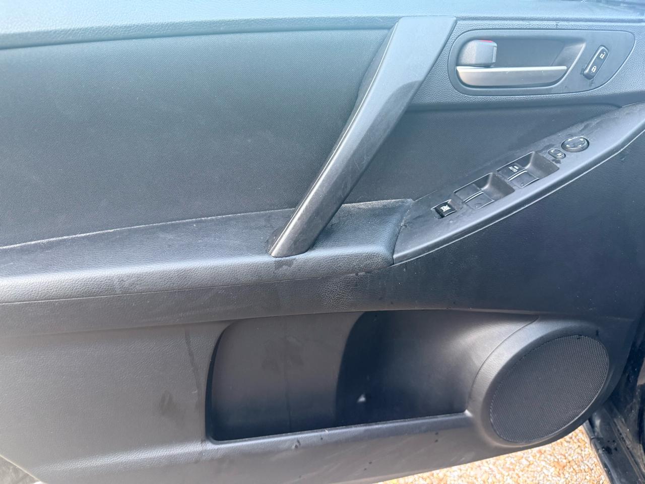 Mazda MAZDA3 i Sport 4-Door 2013