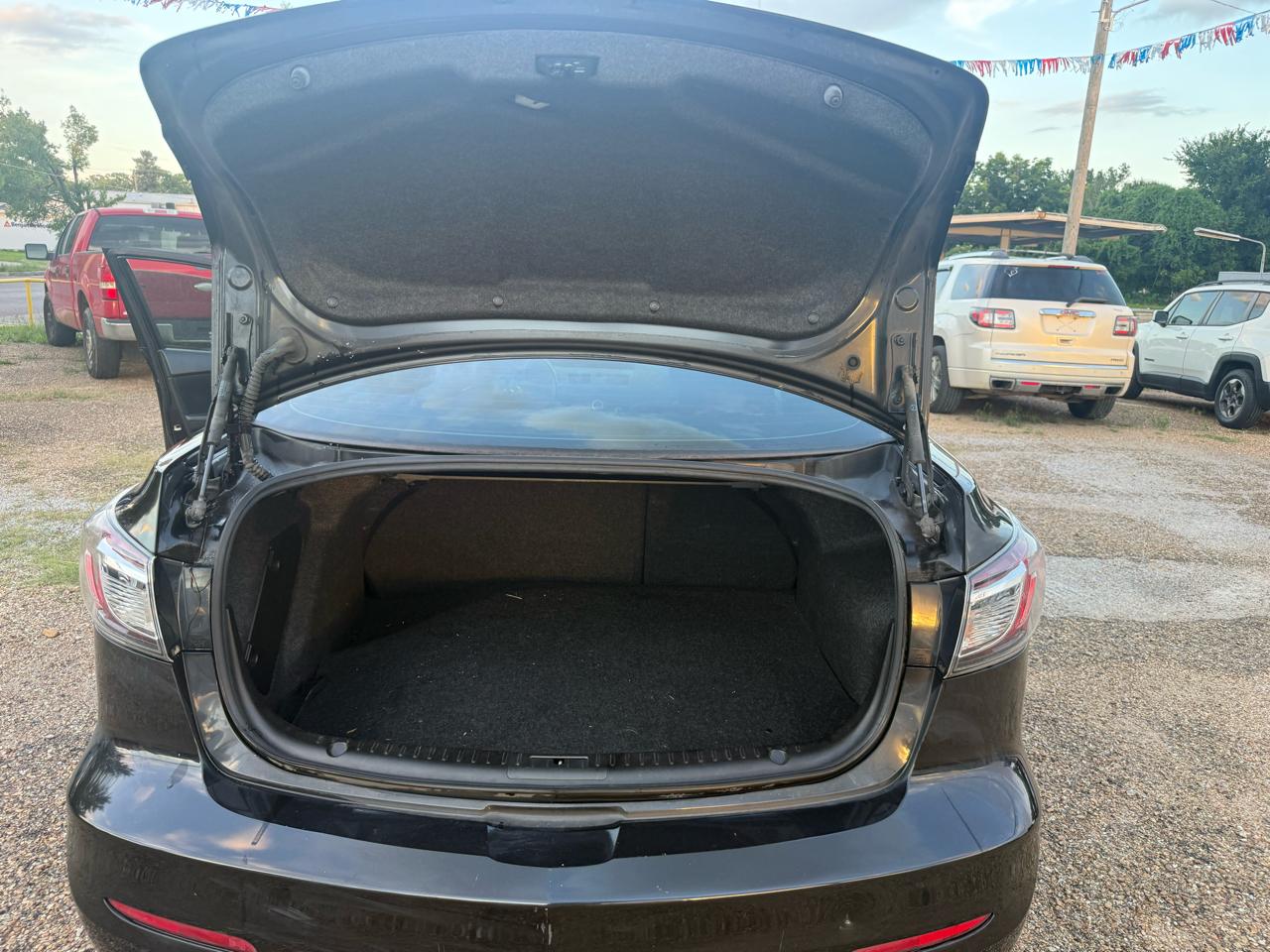 Mazda MAZDA3 i Sport 4-Door 2013