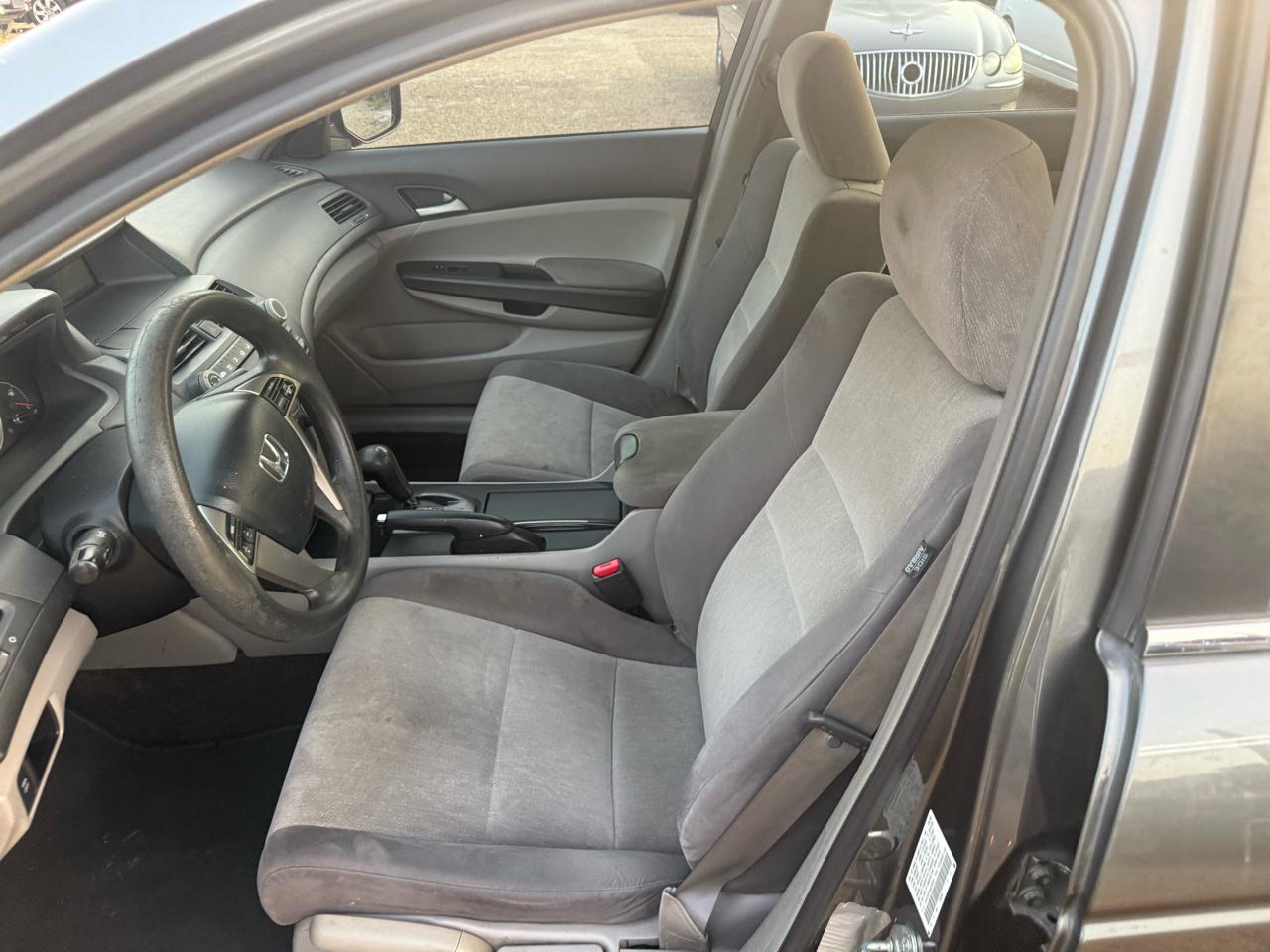 Honda Accord LX sedan AT 2009
