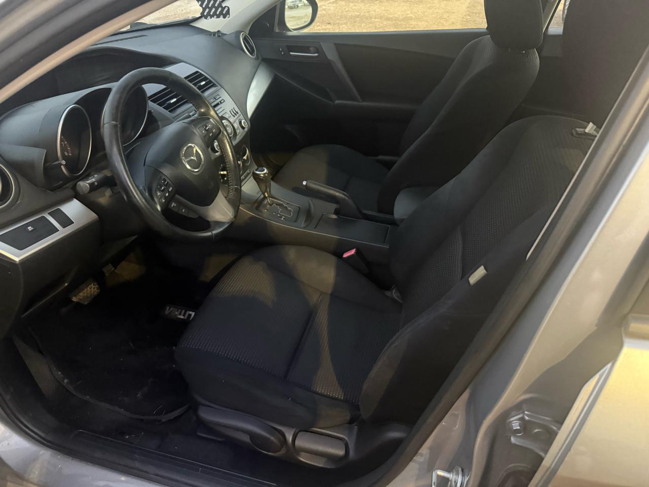 Mazda MAZDA3 i Touring 4-door 2012