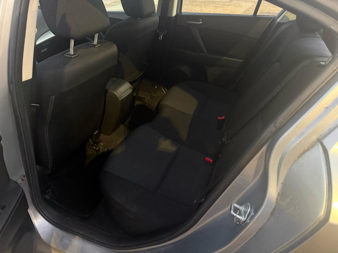 Mazda MAZDA3 i Touring 4-door 2012