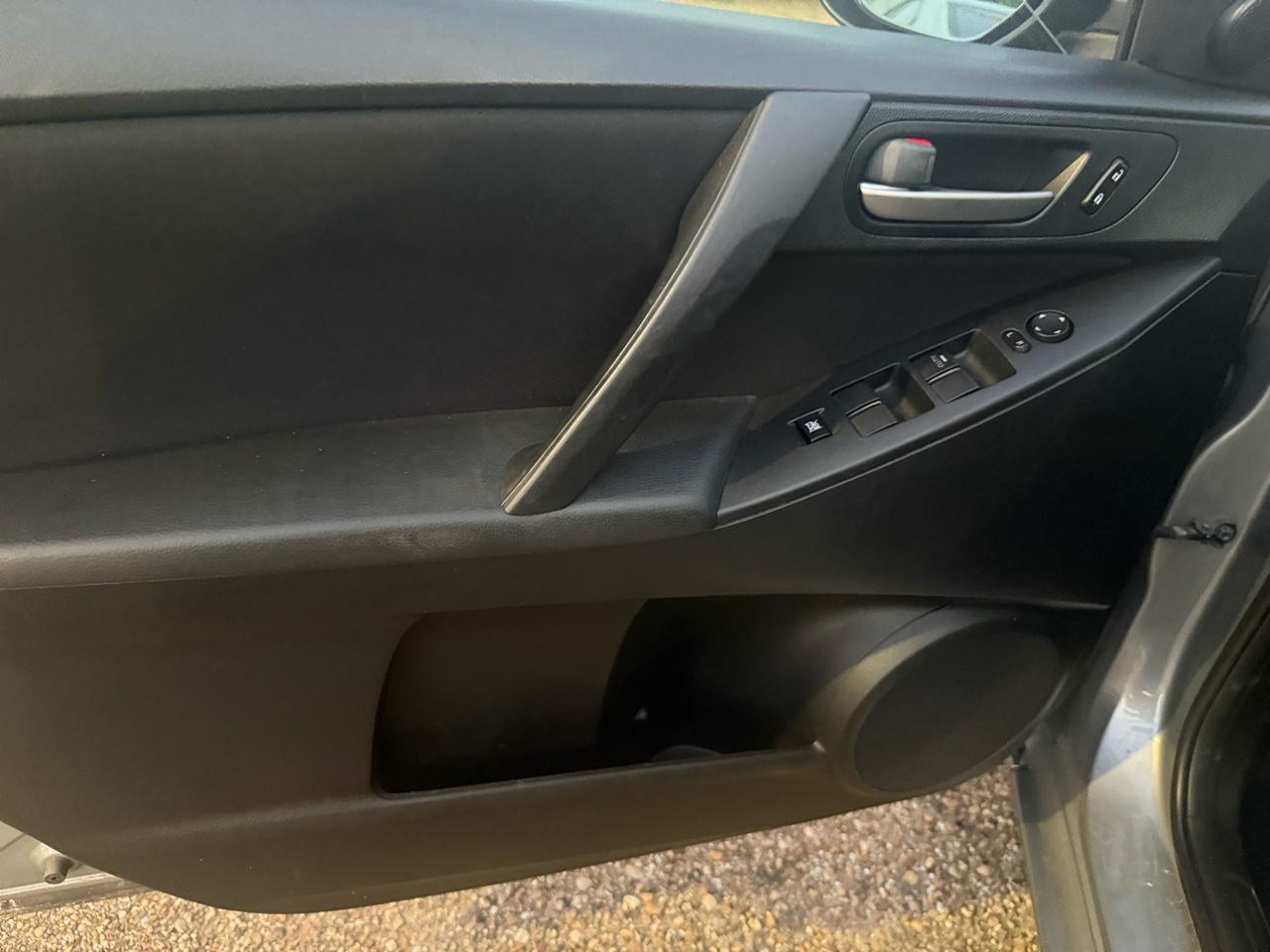 Mazda MAZDA3 i Touring 4-door 2012