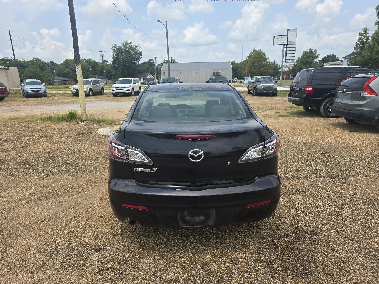 Mazda MAZDA3 i SV AT 4-Door 2013