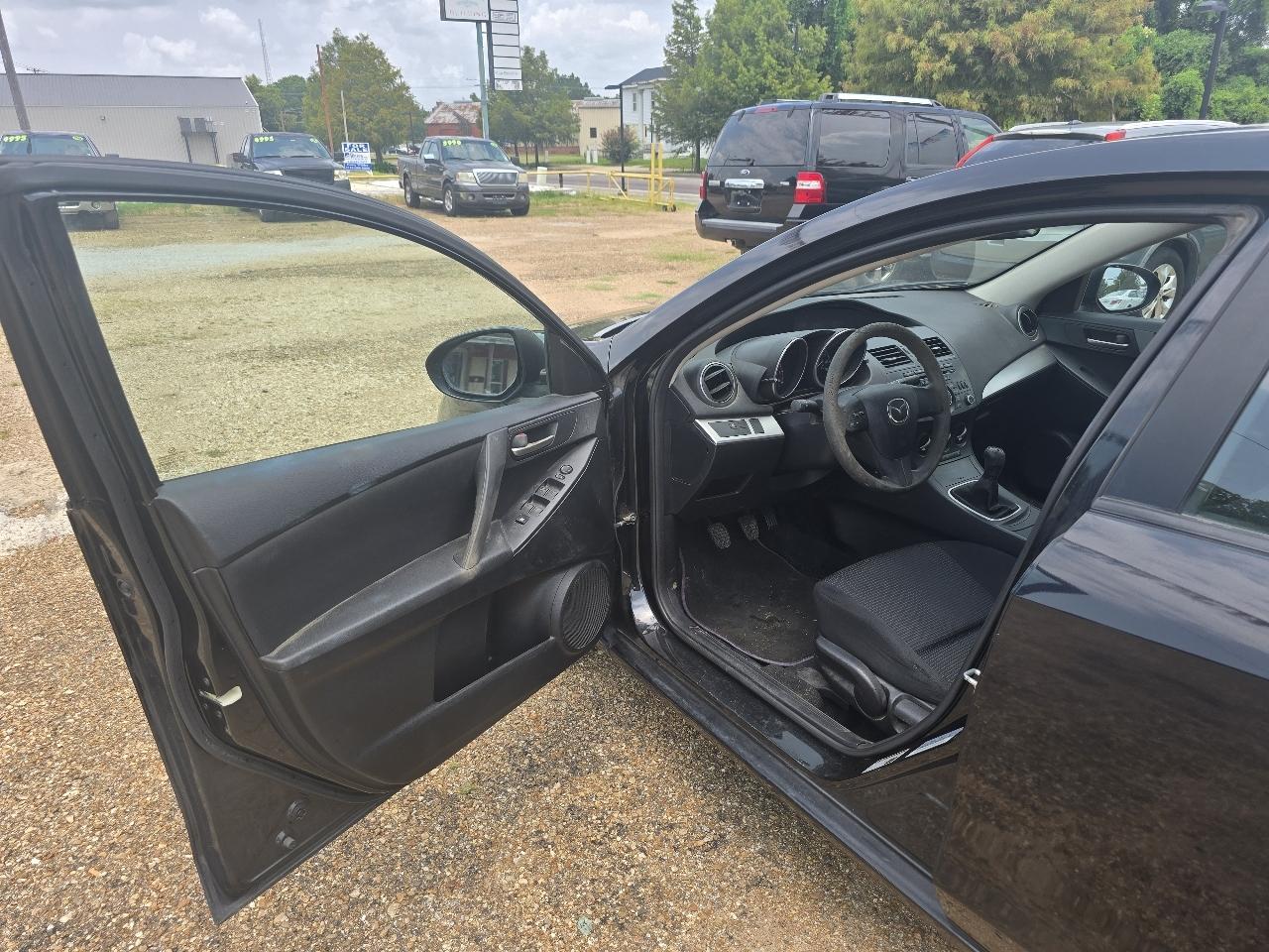 Mazda MAZDA3 i SV AT 4-Door 2013