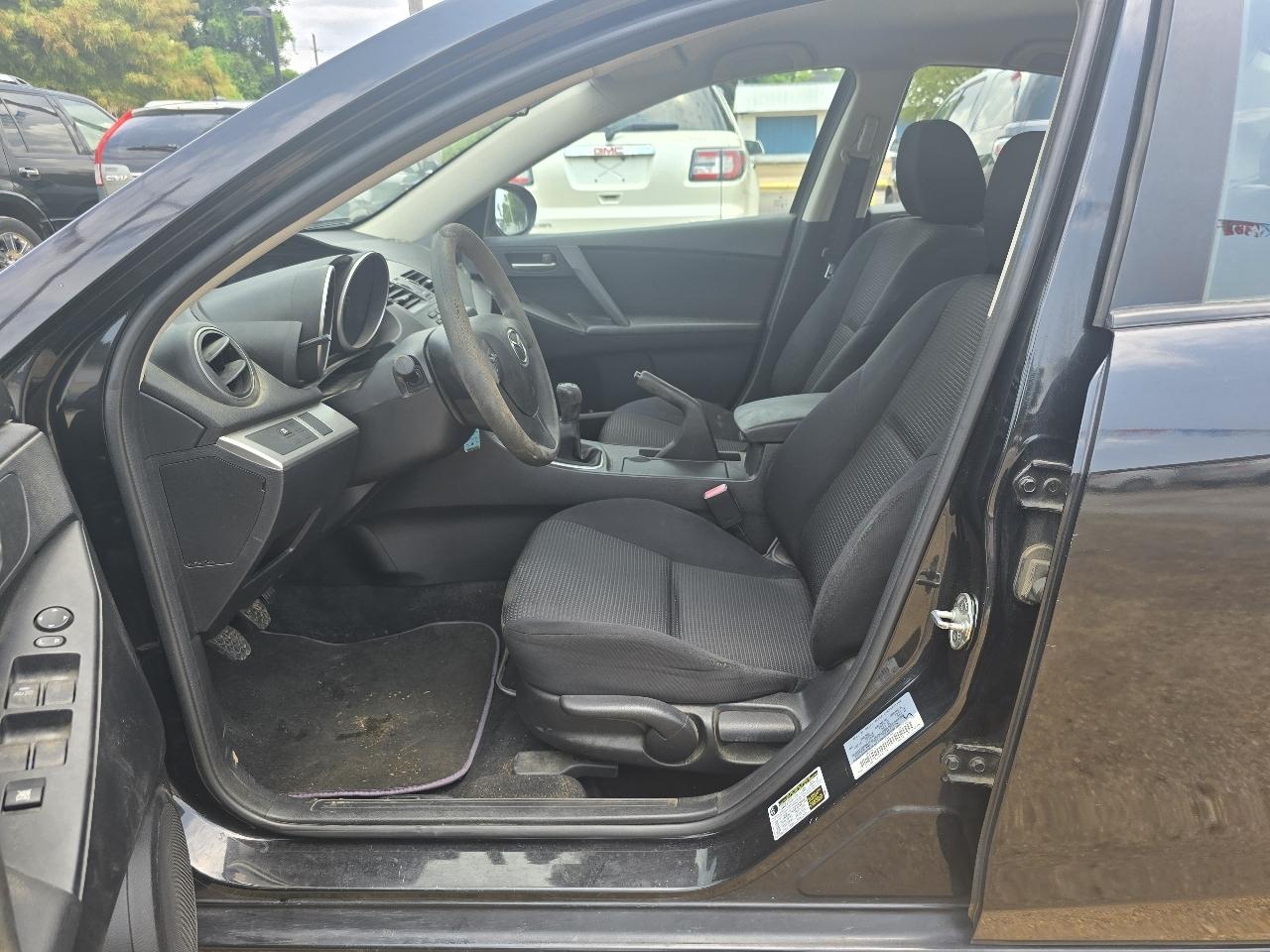 Mazda MAZDA3 i SV AT 4-Door 2013