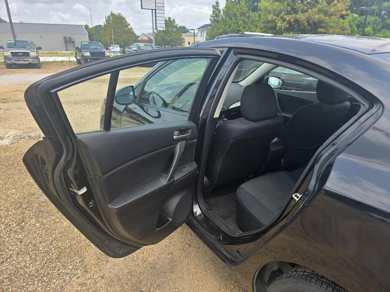 Mazda MAZDA3 i SV AT 4-Door 2013