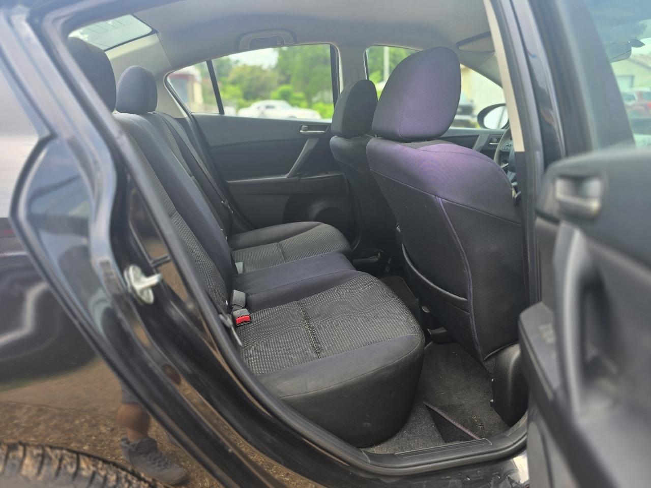 Mazda MAZDA3 i SV AT 4-Door 2013