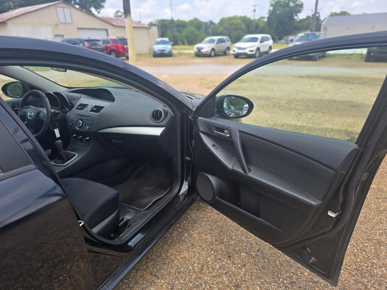 Mazda MAZDA3 i SV AT 4-Door 2013