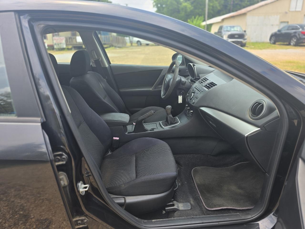 Mazda MAZDA3 i SV AT 4-Door 2013