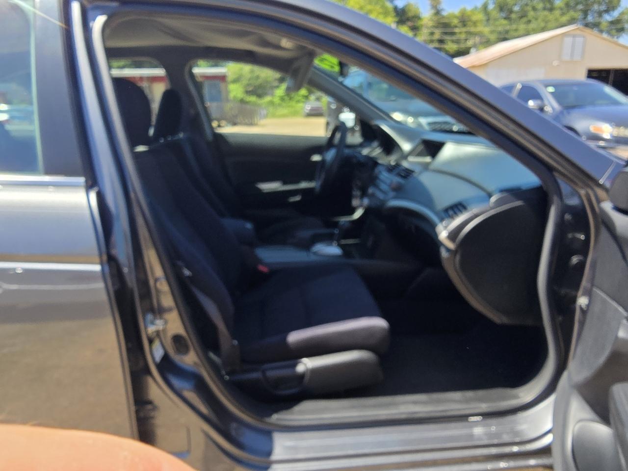 Honda Accord LX-P Sedan AT 2012
