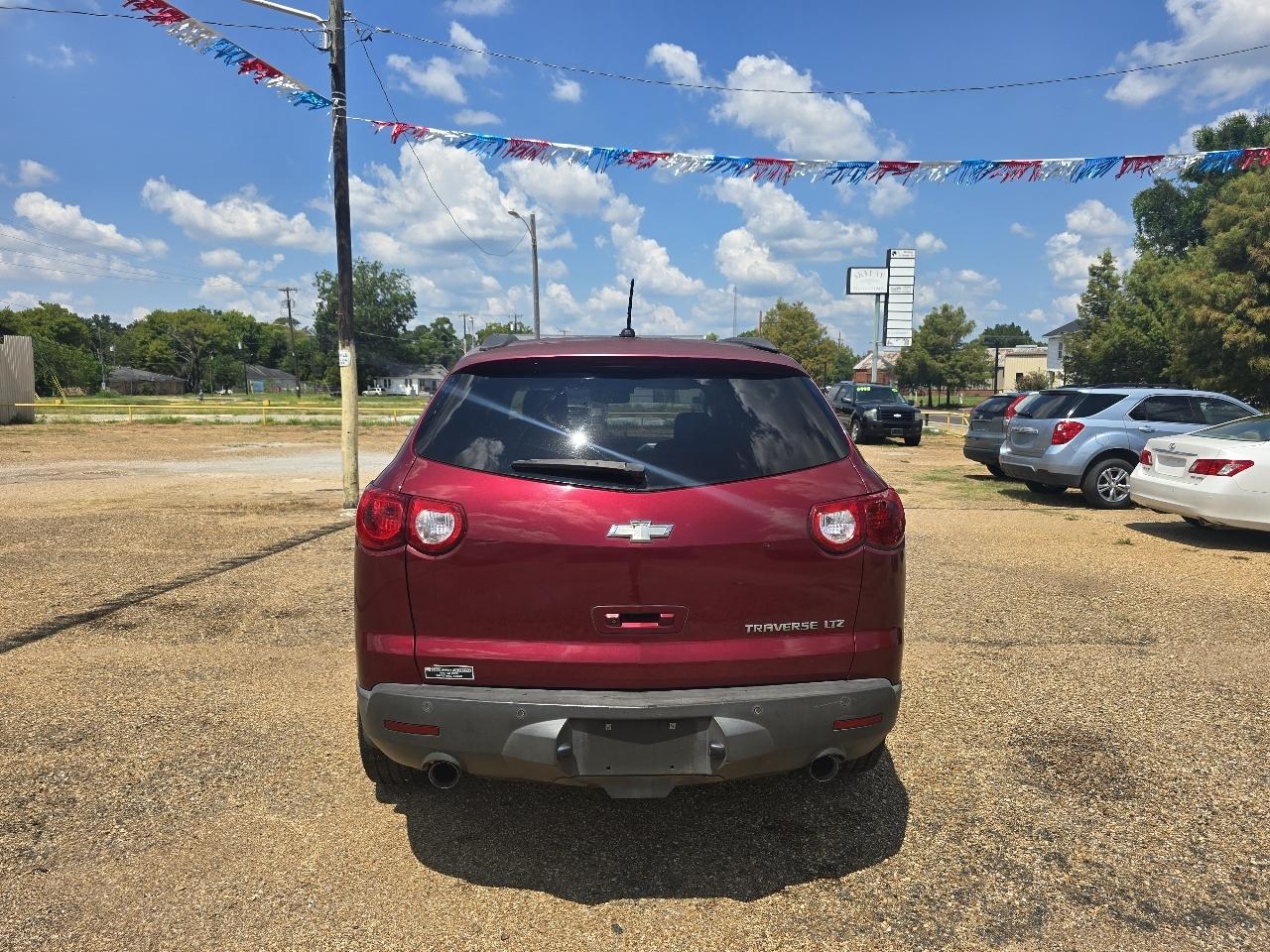 Chevrolet Traverse LTZ FWD 2011