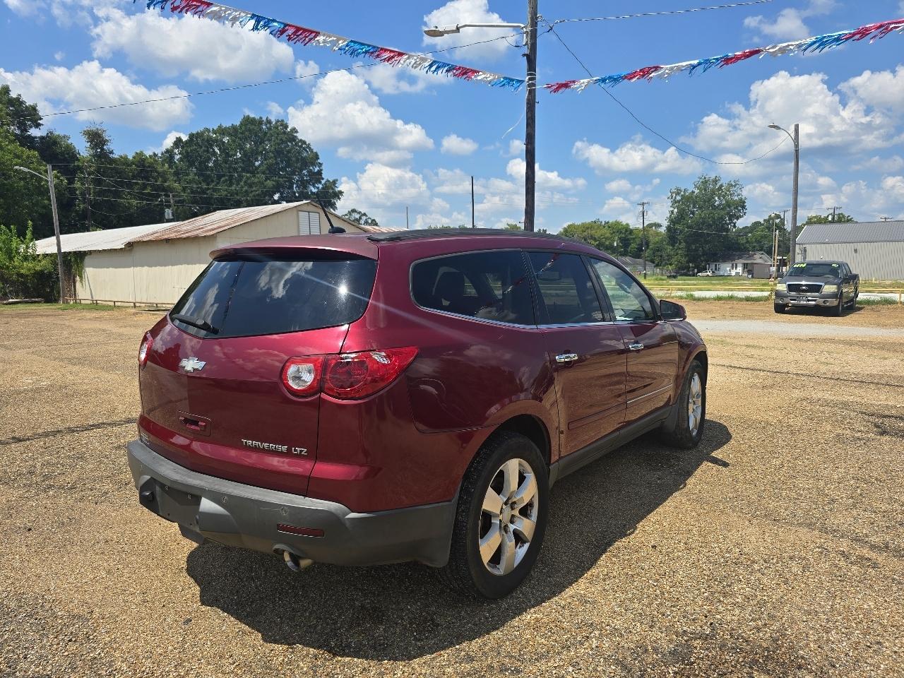 Chevrolet Traverse LTZ FWD 2011