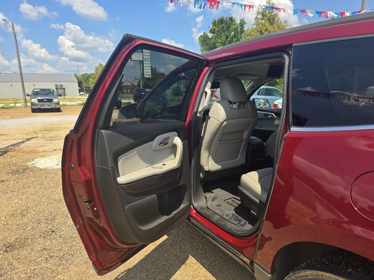 Chevrolet Traverse LTZ FWD 2011