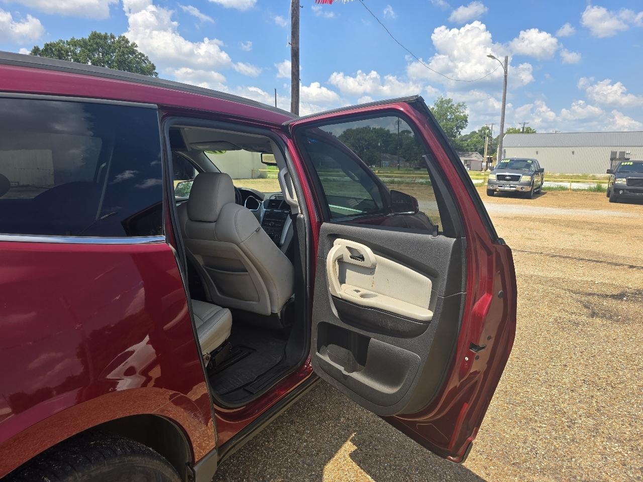 Chevrolet Traverse LTZ FWD 2011