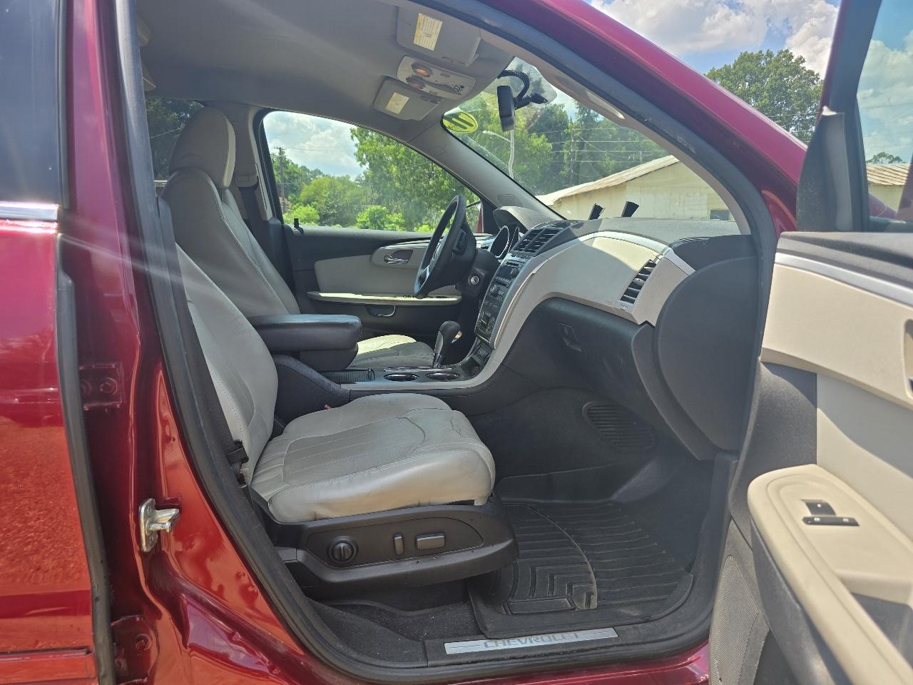 Chevrolet Traverse LTZ FWD 2011