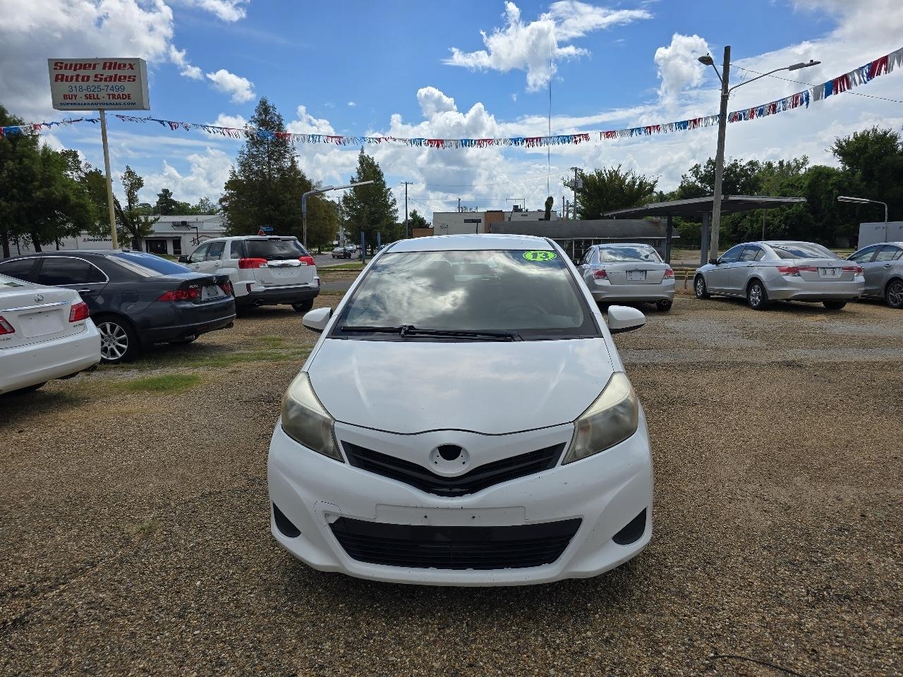 Toyota Yaris LE 5-Door AT 2013