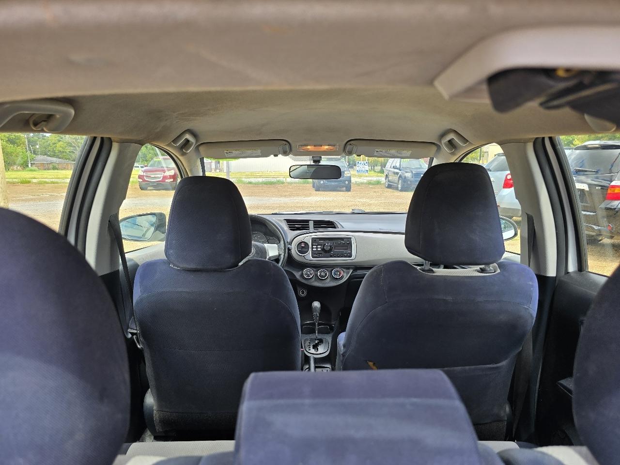 Toyota Yaris LE 5-Door AT 2013