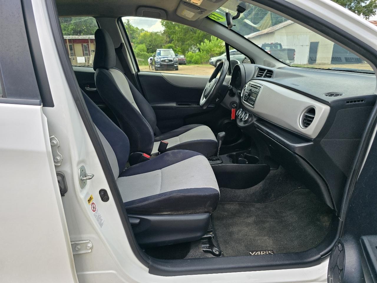 Toyota Yaris LE 5-Door AT 2013