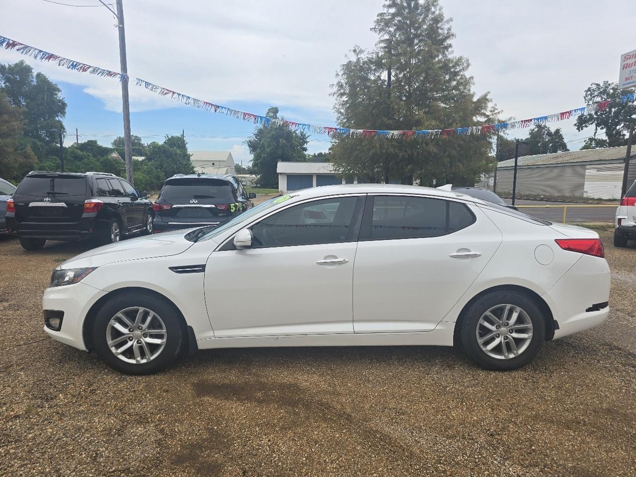 Kia Optima LX MT 2013