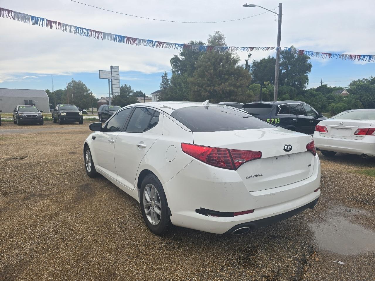 Kia Optima LX MT 2013