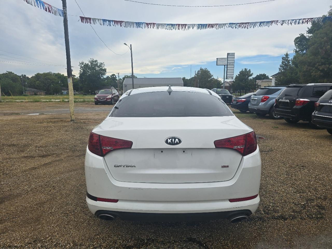 Kia Optima LX MT 2013